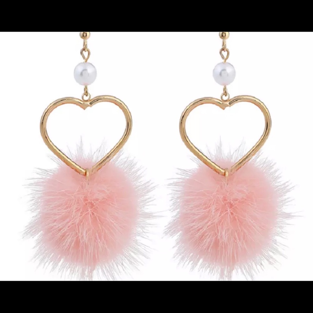Fur Heart Pearl Pink Pom Pom Earrings New - Picture 3 of 3